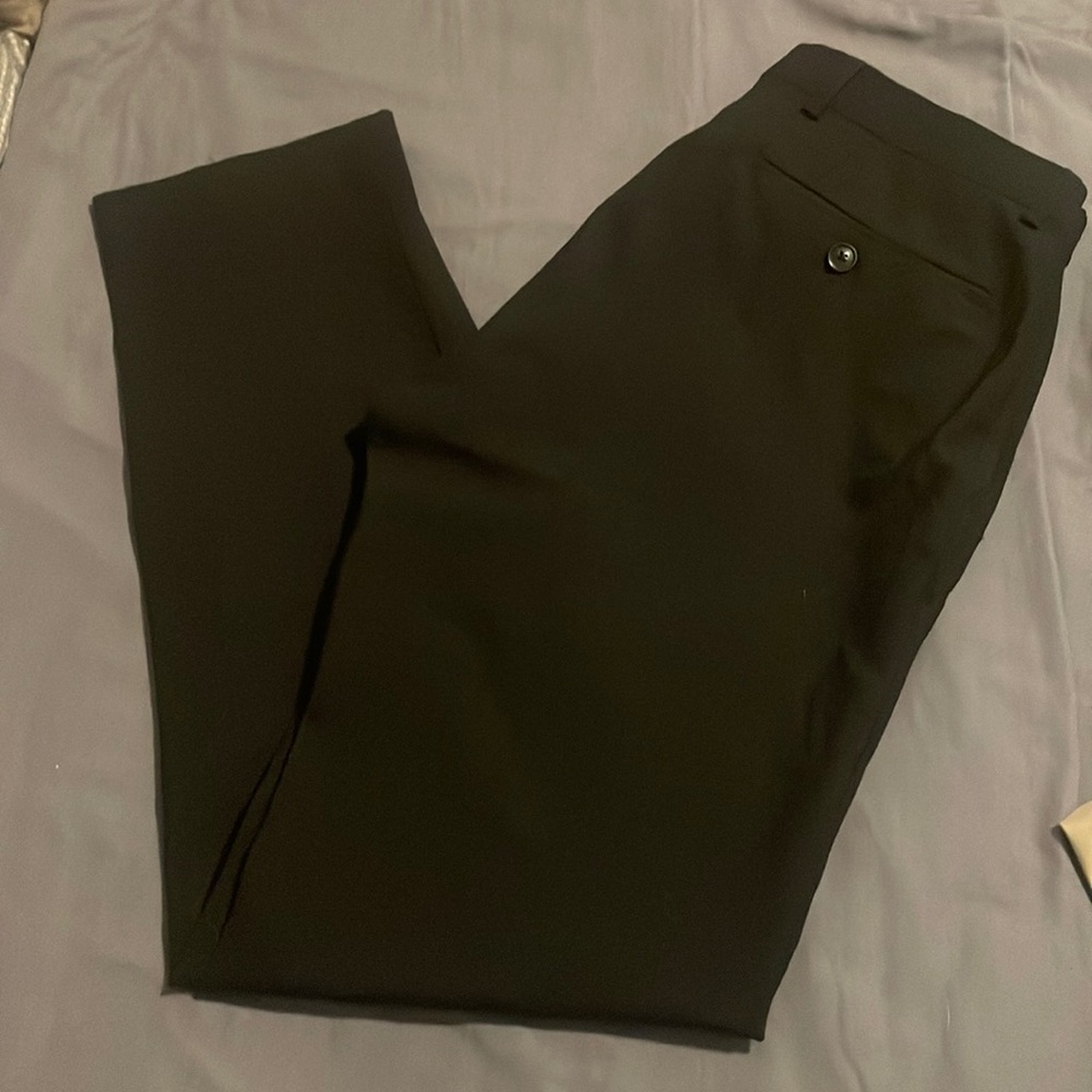 Men’s bar III skinny fit dress pants. Great condition. Size 30x30. Black.